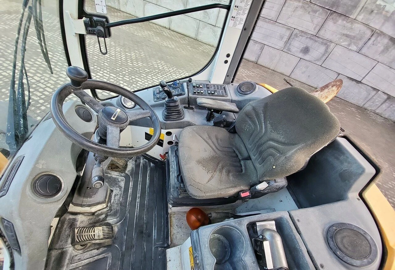 Челен товарач Liebherr L506 C, снимка 5 - Индустриална техника - 54448883