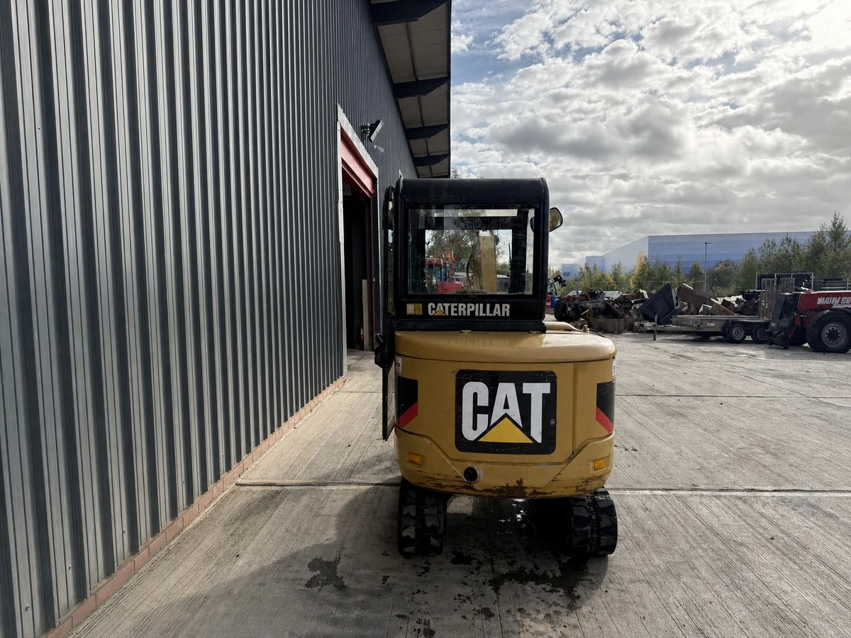 Багер Caterpillar 302.5C, снимка 3 - Индустриална техника - 56732446