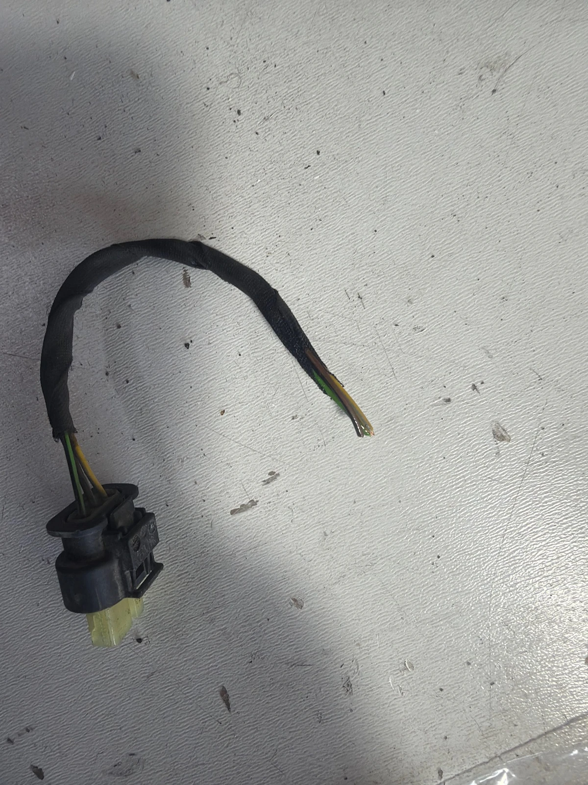 букса парктроник 6925597 BMW 520
