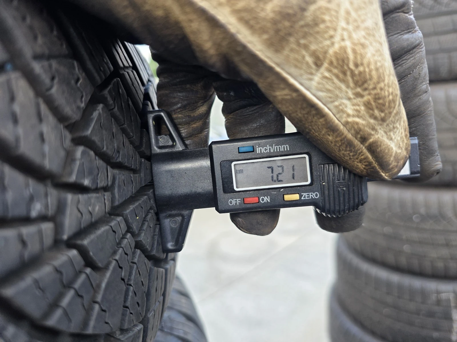 Гуми Зимни 175/65R14, снимка 4 - Гуми и джанти - 56726116