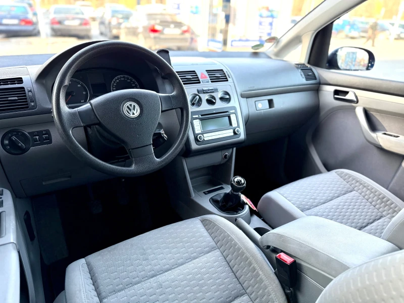 VW Touran, снимка 8 - Автомобили и джипове - 49556698