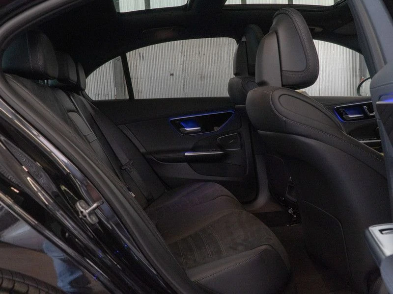 Mercedes-Benz C 300 de = AMG Line= Night Package Гаранция - изображение 10