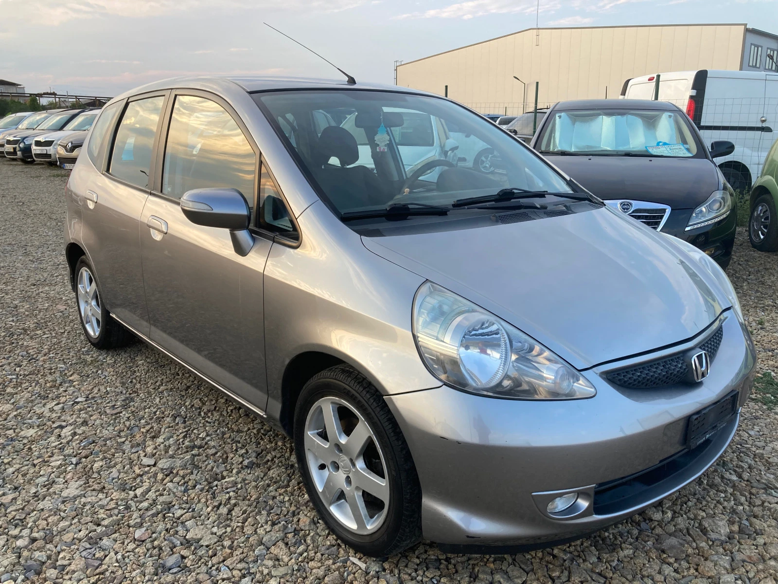 Honda Jazz 1.4i - изображение 2