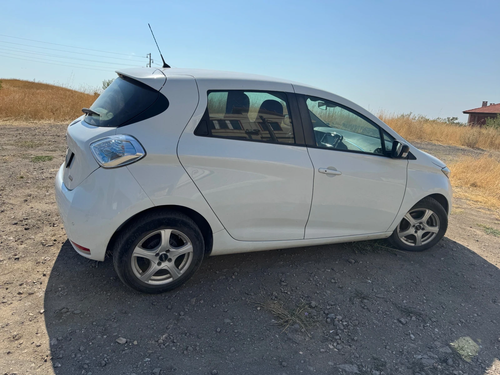 Renault Zoe 41kw 90 к.с. 51000 км пробег, нови гуми - изображение 5