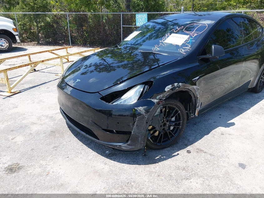 Tesla Model Y LONG RANGE DUAL MOTOR ALL-WHEEL DRIVE, снимка 16 - Автомобили и джипове - 54743832