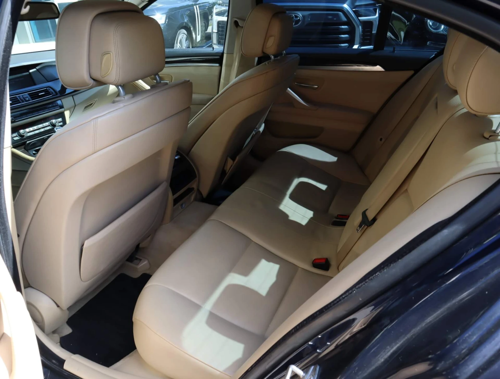 BMW 530 D/Sport/PDC/Xenon/Leader, снимка 14 - Автомобили и джипове - 54760250