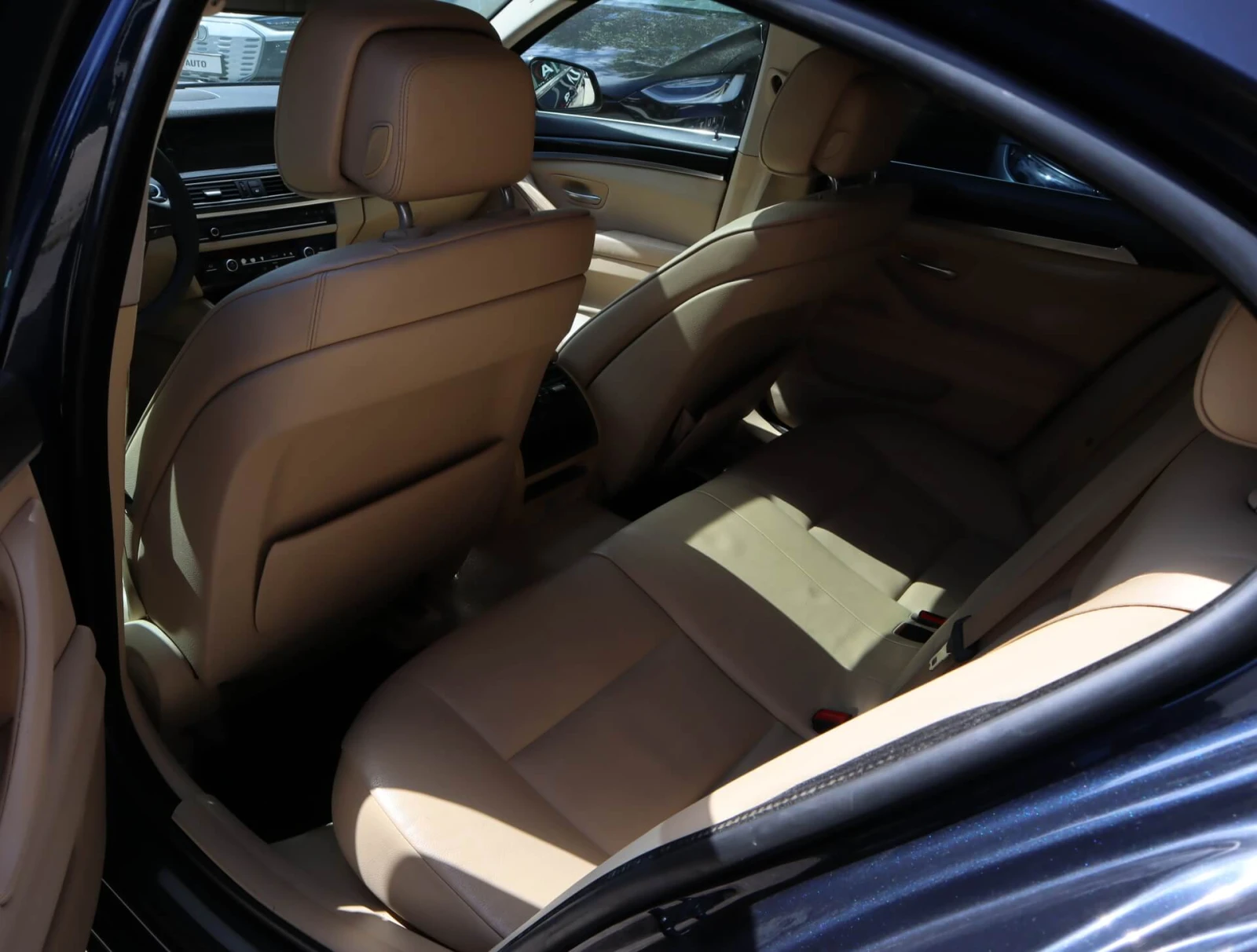 BMW 530 D/Sport/PDC/Xenon/Leader, снимка 13 - Автомобили и джипове - 54760250
