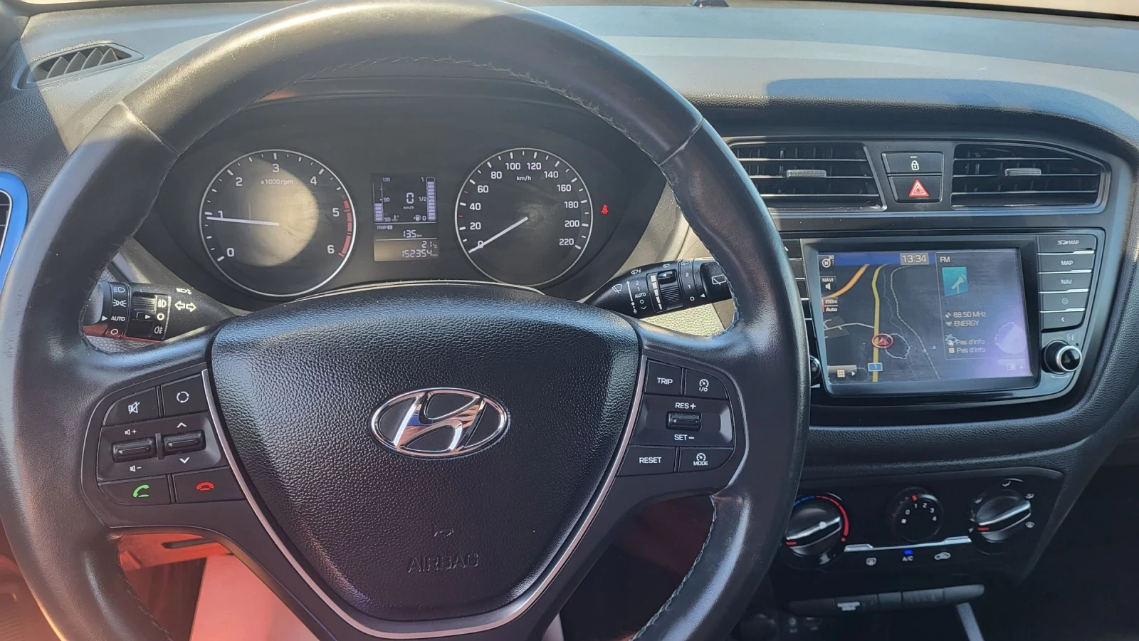 Hyundai I20 1.1CDRI KTEO * NAVI* CAMERA* 6 SPEED, снимка 12 - Автомобили и джипове - 54928379