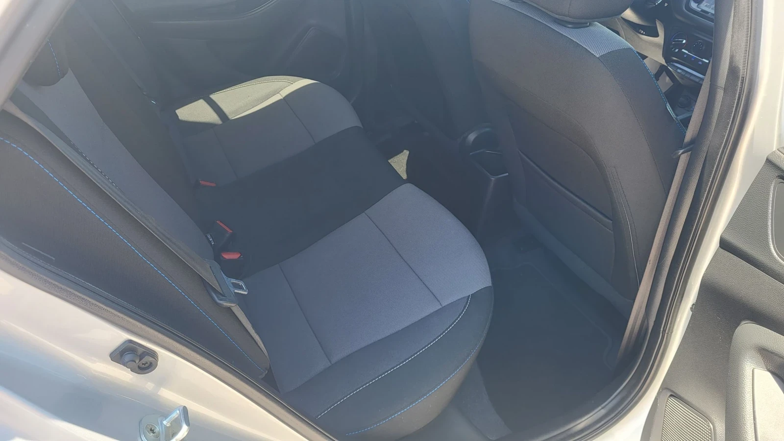 Hyundai I20 1.1CDRI KTEO * NAVI* CAMERA* 6 SPEED, снимка 8 - Автомобили и джипове - 54928379