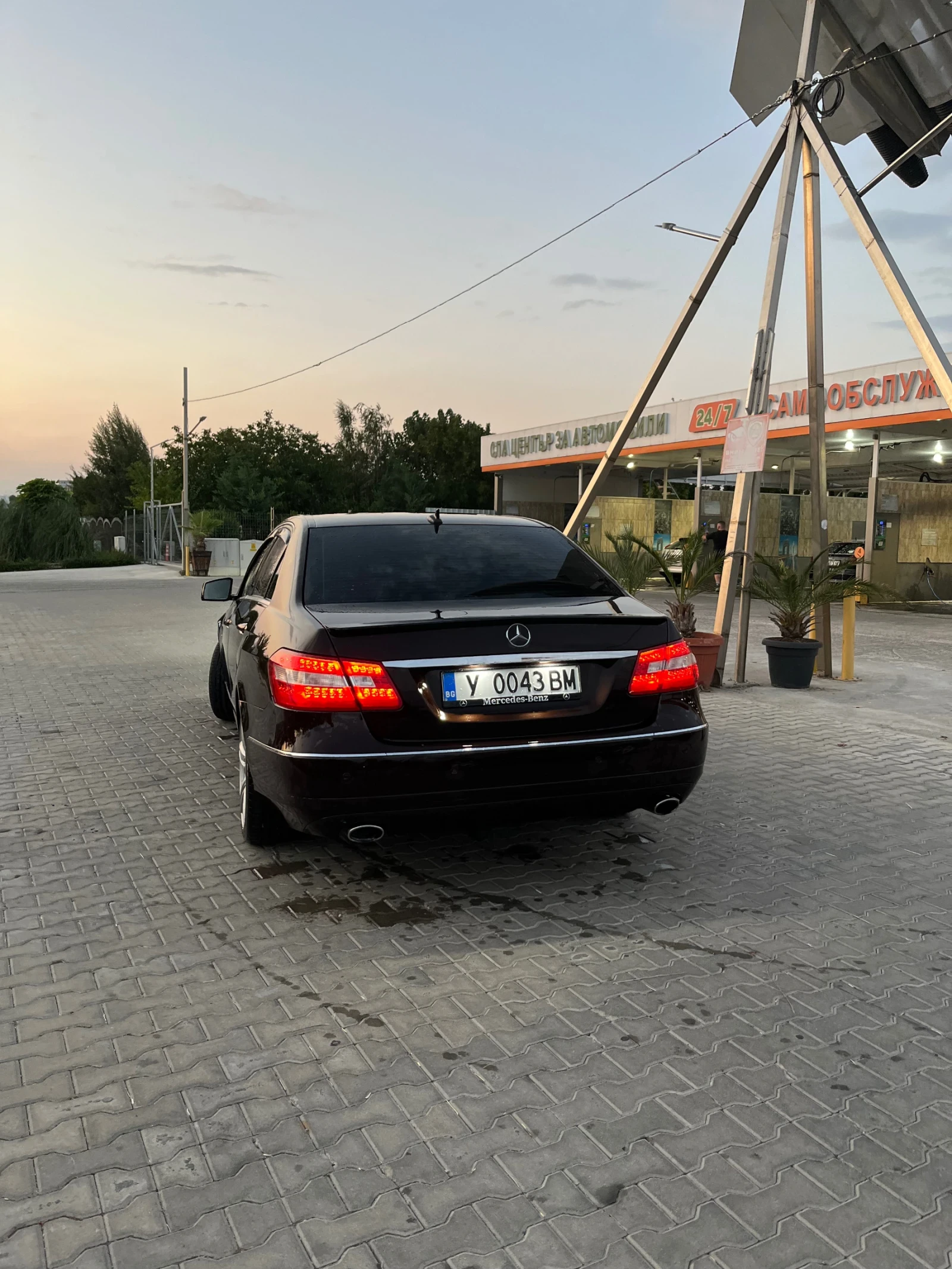 Mercedes-Benz E 220, снимка 9 - Автомобили и джипове - 55670269