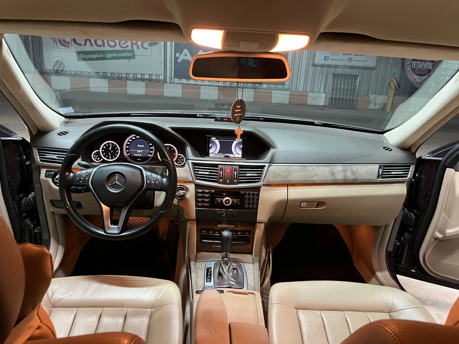 Mercedes-Benz E 220, снимка 11 - Автомобили и джипове - 55670269