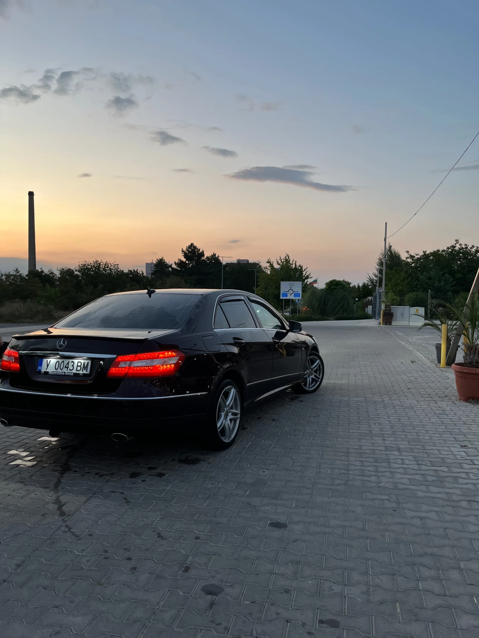 Mercedes-Benz E 220, снимка 10 - Автомобили и джипове - 55670269
