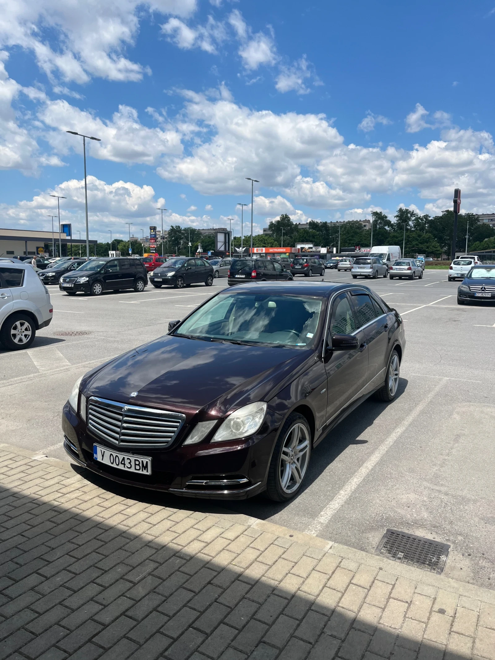 Mercedes-Benz E 220, снимка 7 - Автомобили и джипове - 55670269