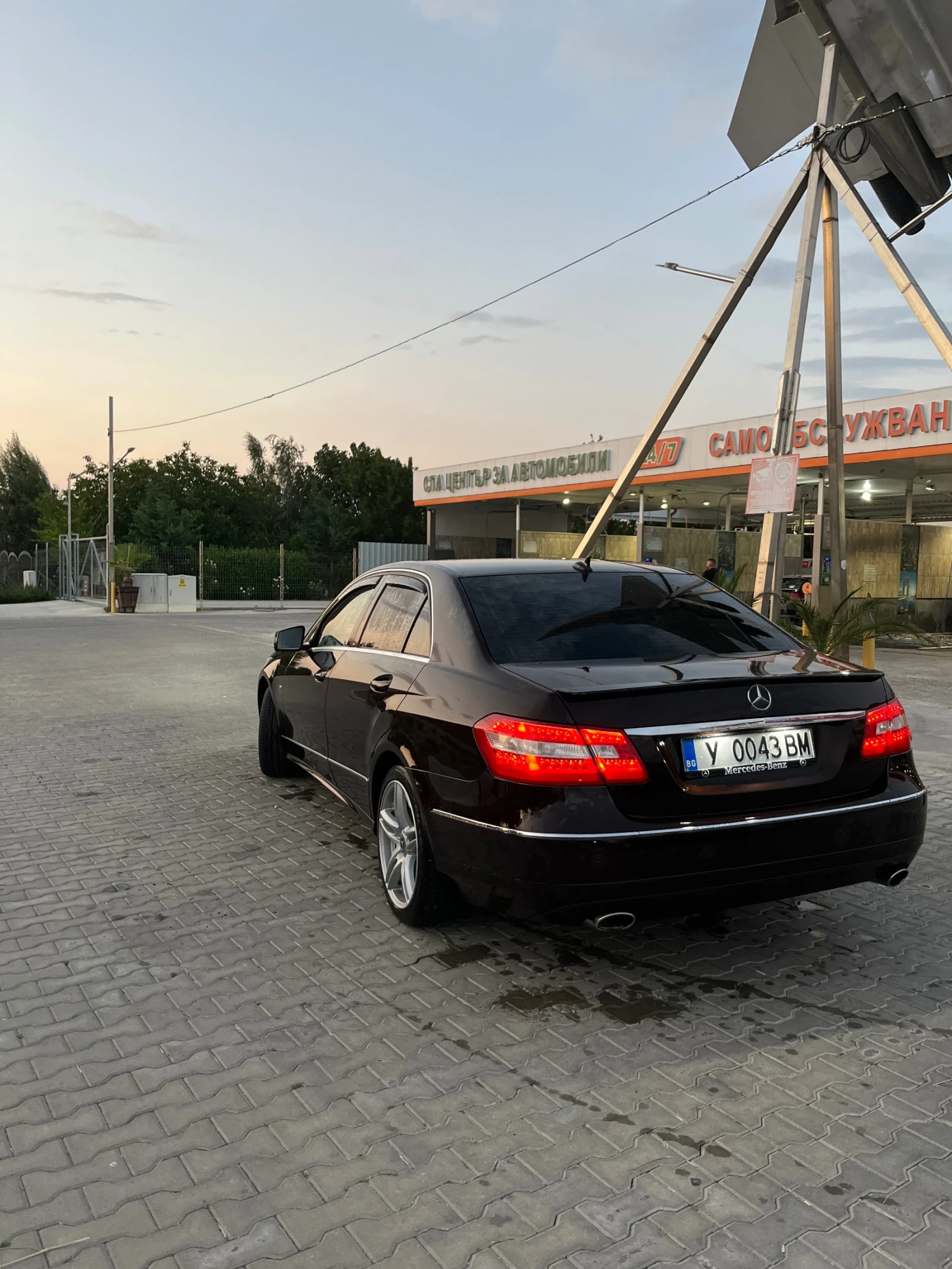Mercedes-Benz E 220, снимка 8 - Автомобили и джипове - 55670269