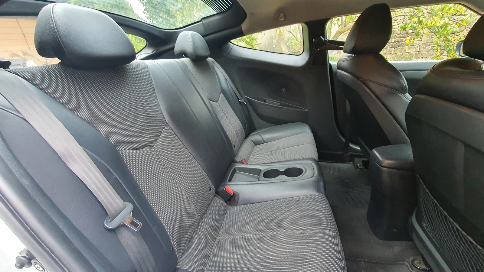 Hyundai Veloster , снимка 6 - Автомобили и джипове - 55855034