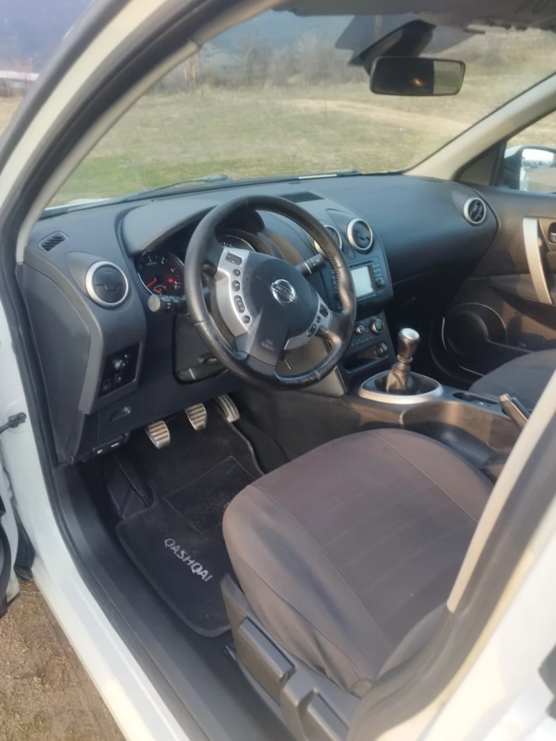 Nissan Qashqai 1.5 DCi, снимка 9 - Автомобили и джипове - 48437664