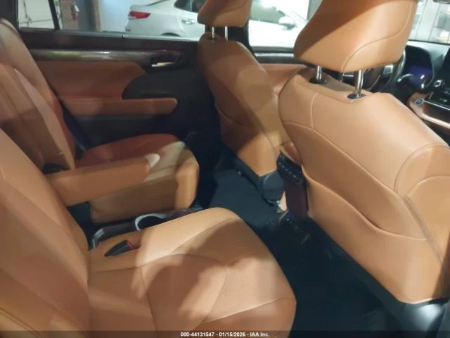 Toyota Highlander HYBRID PLATINUM* ФИКСИРАНА ЦЕНА!, снимка 8 - Автомобили и джипове - 53599343