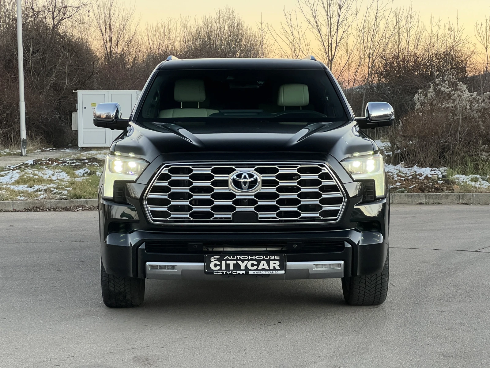 Toyota Sequoia 3.5 HYBRID/CAPSTONE/JBL/HEAD UP/PANO/360/7-МЕСТЕН/ - изображение 2