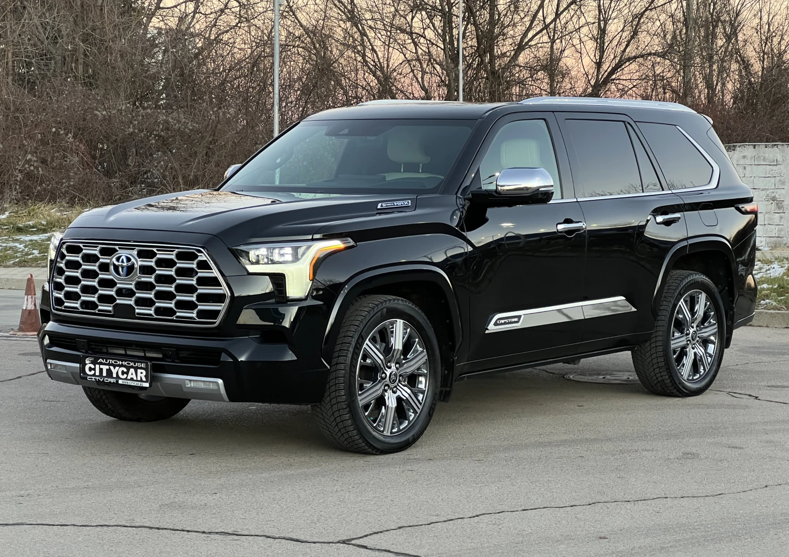 Toyota Sequoia 3.5 HYBRID/CAPSTONE/JBL/HEAD UP/PANO/360/7-МЕСТЕН/ - изображение 3