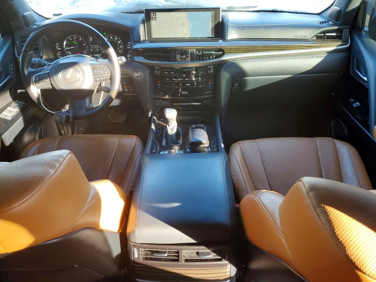 Lexus LX 570 * КОЖА* ПОДГРЕВ* ОБДУХВАНЕ* 6+ 1* , снимка 8 - Автомобили и джипове - 53756303