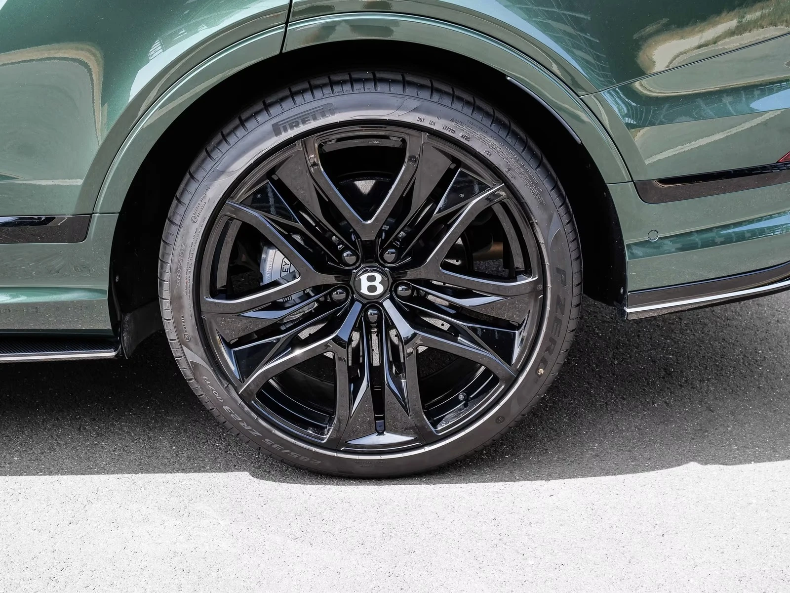 Bentley Bentayga V8 SPEED CARBON KERAMIK AKRAPOVIC NAIM TV, снимка 5 - Автомобили и джипове - 55891516