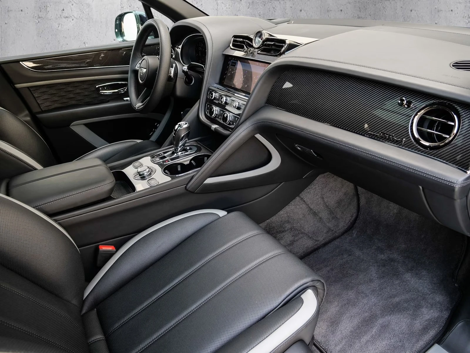 Bentley Bentayga V8 SPEED CARBON KERAMIK AKRAPOVIC NAIM TV, снимка 11 - Автомобили и джипове - 55891516