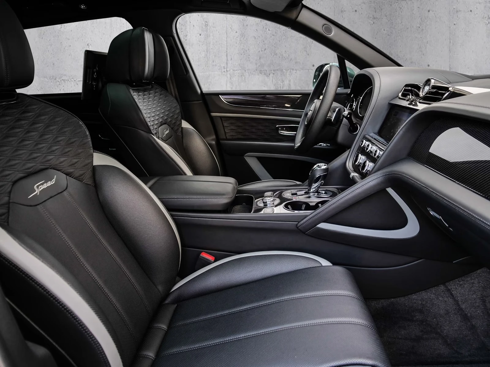 Bentley Bentayga V8 SPEED CARBON KERAMIK AKRAPOVIC NAIM TV, снимка 15 - Автомобили и джипове - 55891516