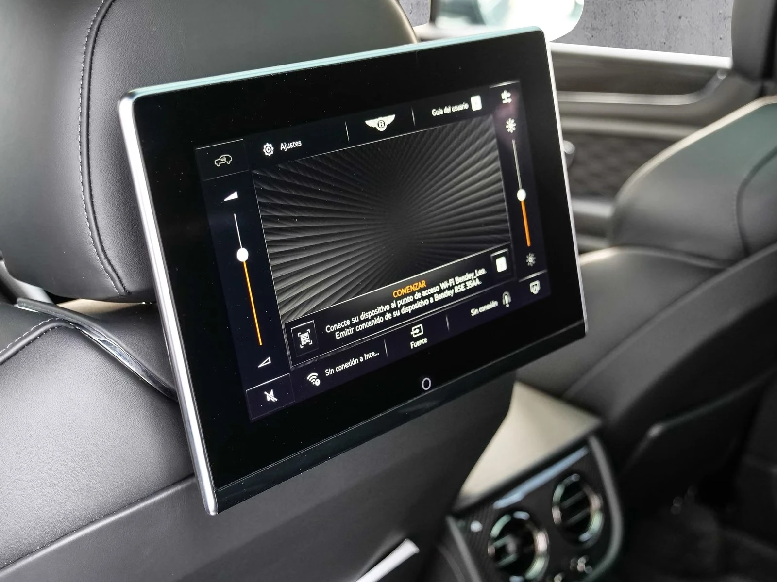 Bentley Bentayga V8 SPEED CARBON KERAMIK AKRAPOVIC NAIM TV, снимка 17 - Автомобили и джипове - 55891516
