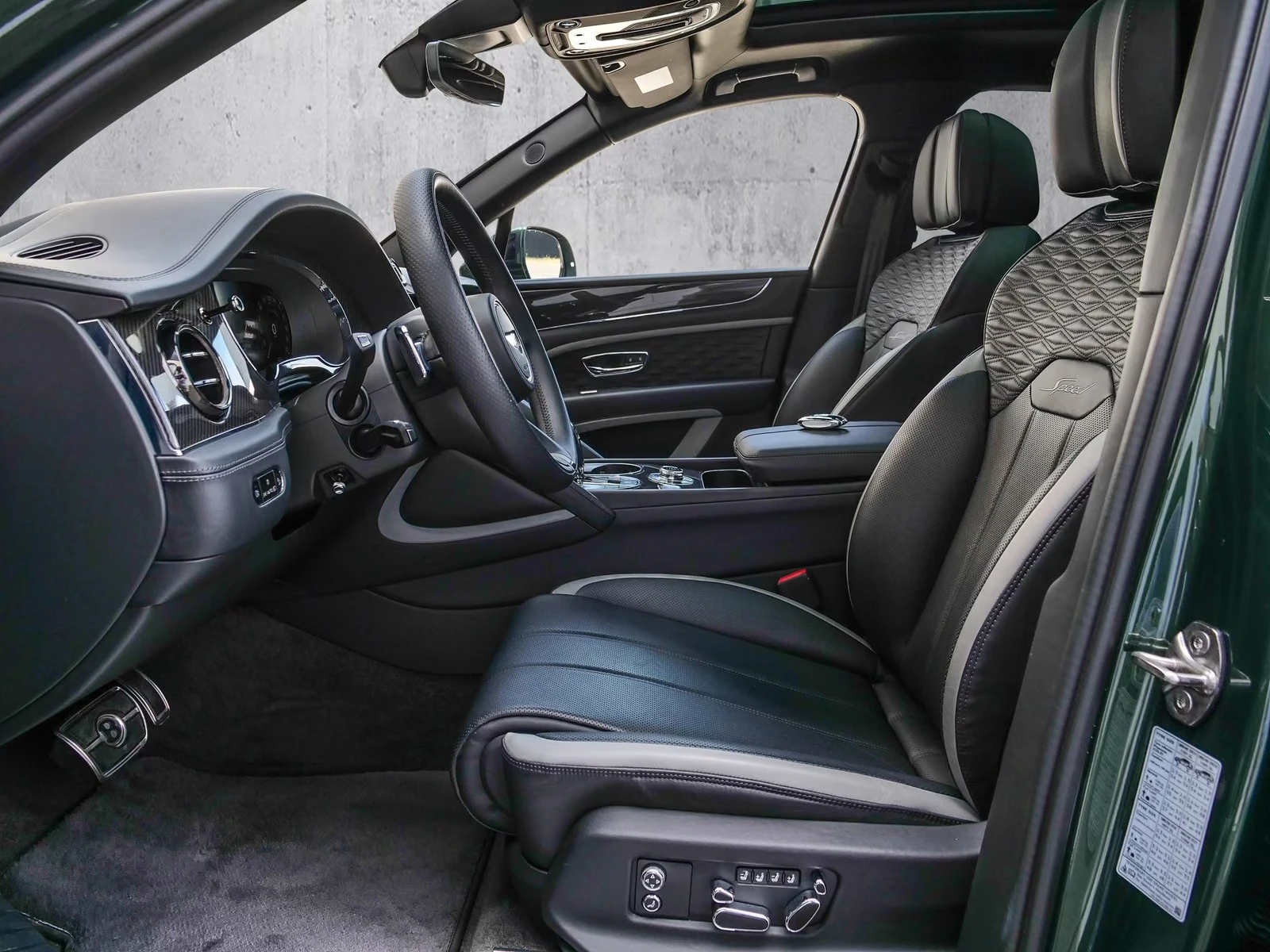 Bentley Bentayga V8 SPEED CARBON KERAMIK AKRAPOVIC NAIM TV, снимка 13 - Автомобили и джипове - 55891516