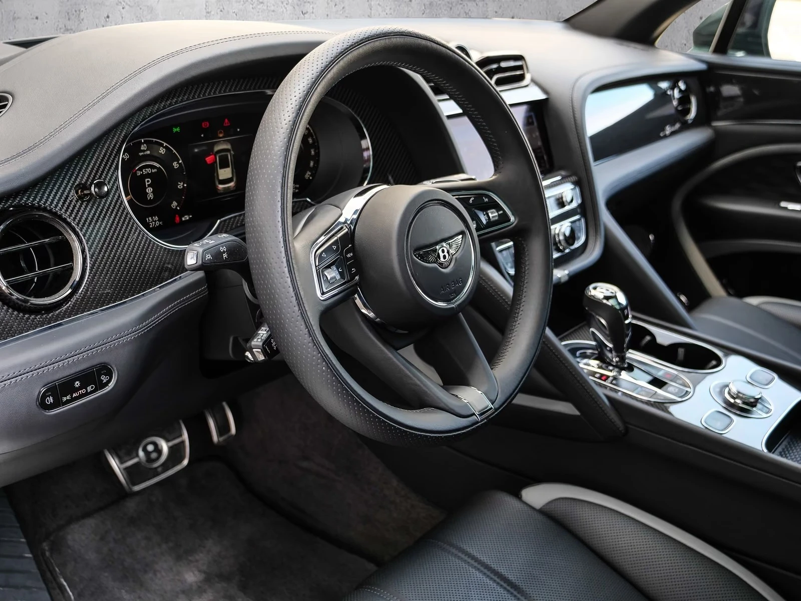 Bentley Bentayga V8 SPEED CARBON KERAMIK AKRAPOVIC NAIM TV, снимка 12 - Автомобили и джипове - 55891516