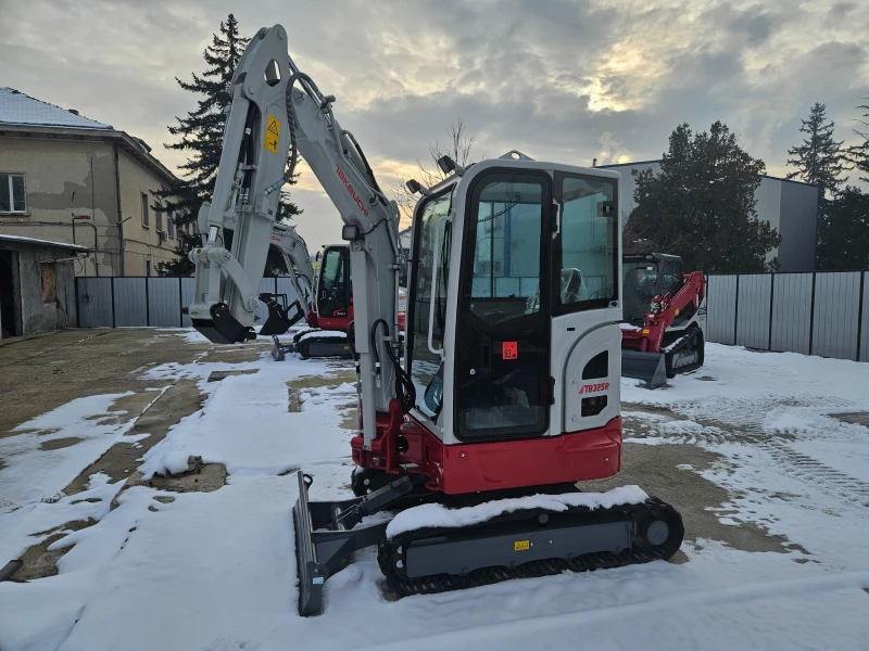 Багер Takeuchi TB325R, снимка 1 - Индустриална техника - 48764593