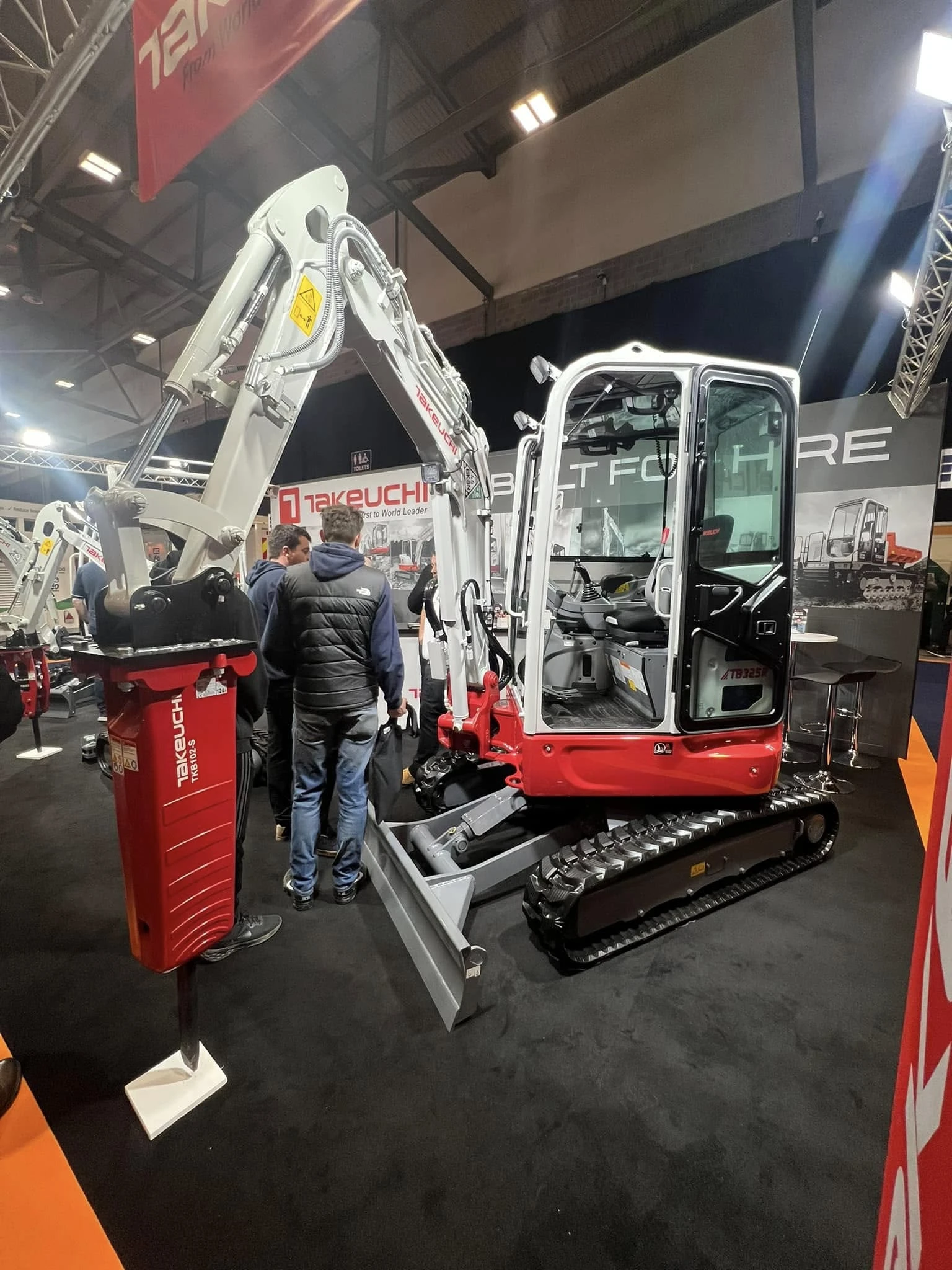  Takeuchi TB325R | Mobile.bg   6