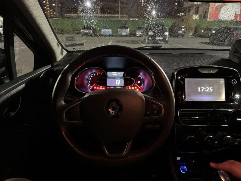 Renault Clio IV Limited edition, снимка 11 - Автомобили и джипове - 48229715