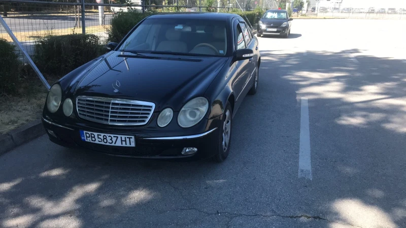 Mercedes-Benz E 220, снимка 1 - Автомобили и джипове - 48382057