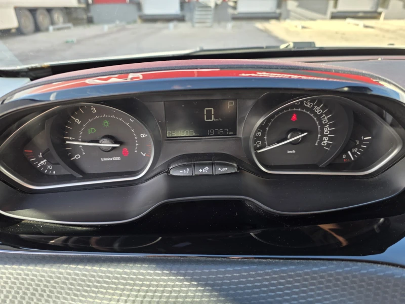 Peugeot 2008 ACTIVE 1.2 99000km, снимка 11 - Автомобили и джипове - 52494135