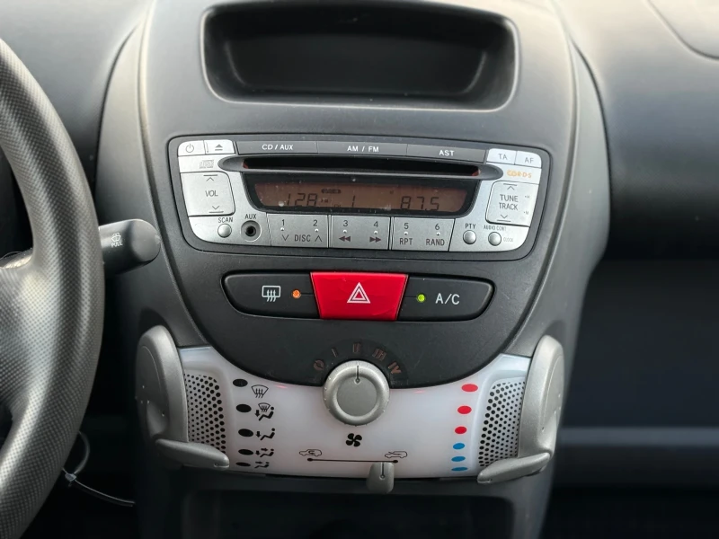 Peugeot 107 Face* KLIMA* TOP, снимка 11 - Автомобили и джипове - 52850829