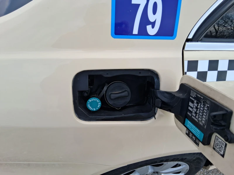 Mercedes-Benz E 200 Метанова уредба, снимка 7 - Автомобили и джипове - 53132061