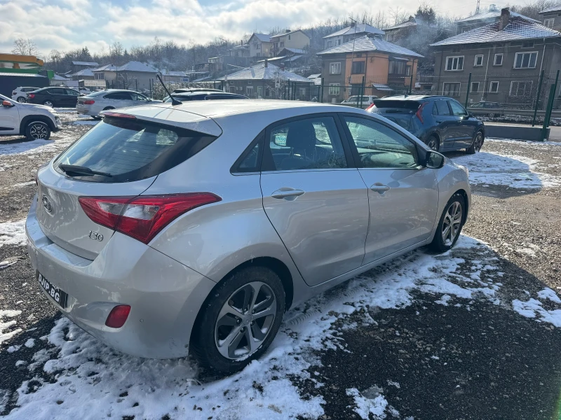 Hyundai I30 1.6CRDI-110kc, снимка 5 - Автомобили и джипове - 53132610