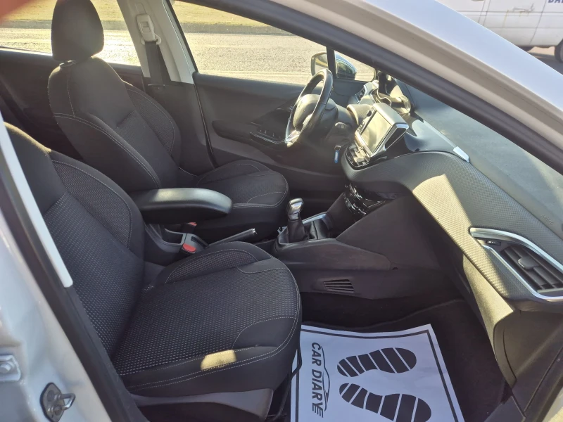 Peugeot 208 1.6Hdi Allure , снимка 11 - Автомобили и джипове - 53171960