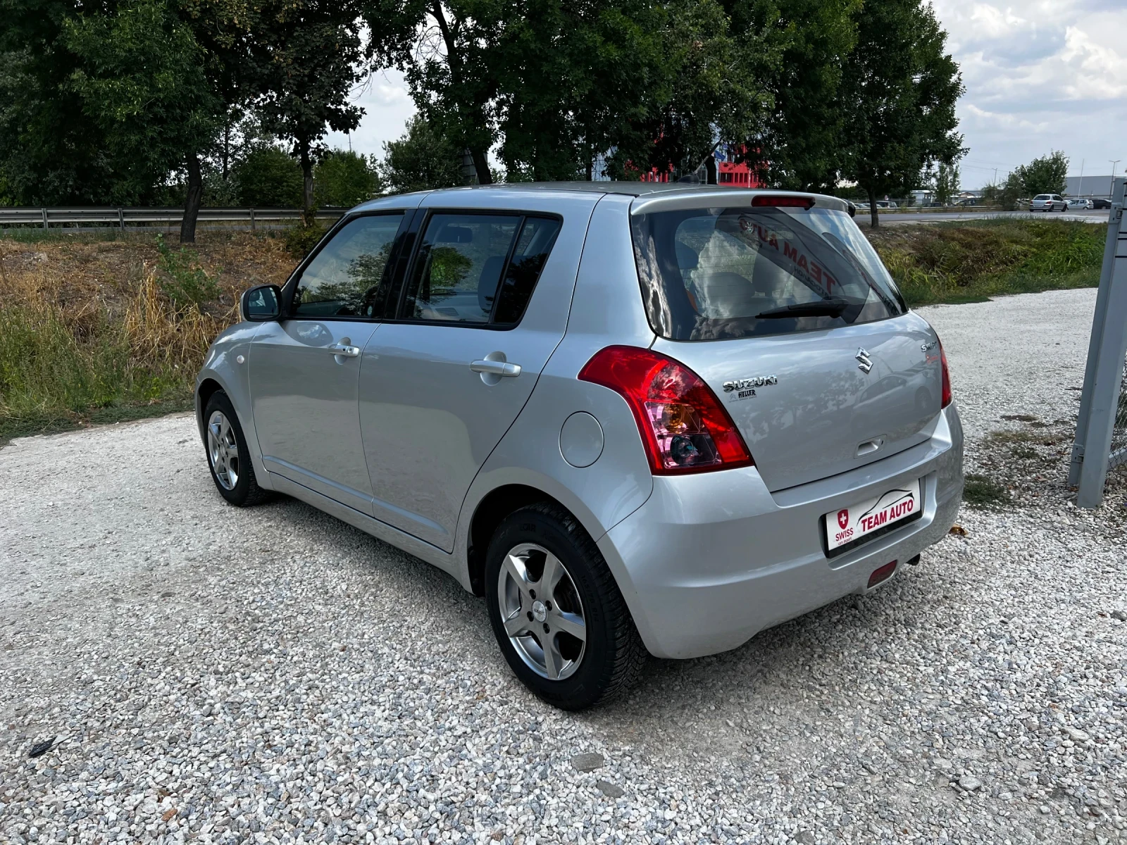 Suzuki Swift 1.3I SWISS EDITION  - изображение 6