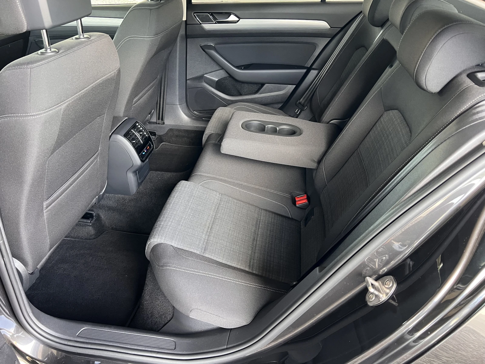 VW Passat BUSINESS/2.0TDI/150k.c./7-DSG/ГАРАНЦИЯ - изображение 10