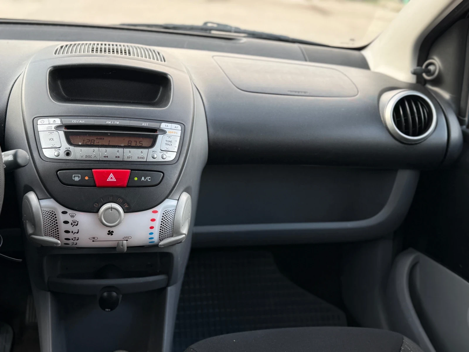 Peugeot 107 Face* KLIMA* TOP - изображение 10