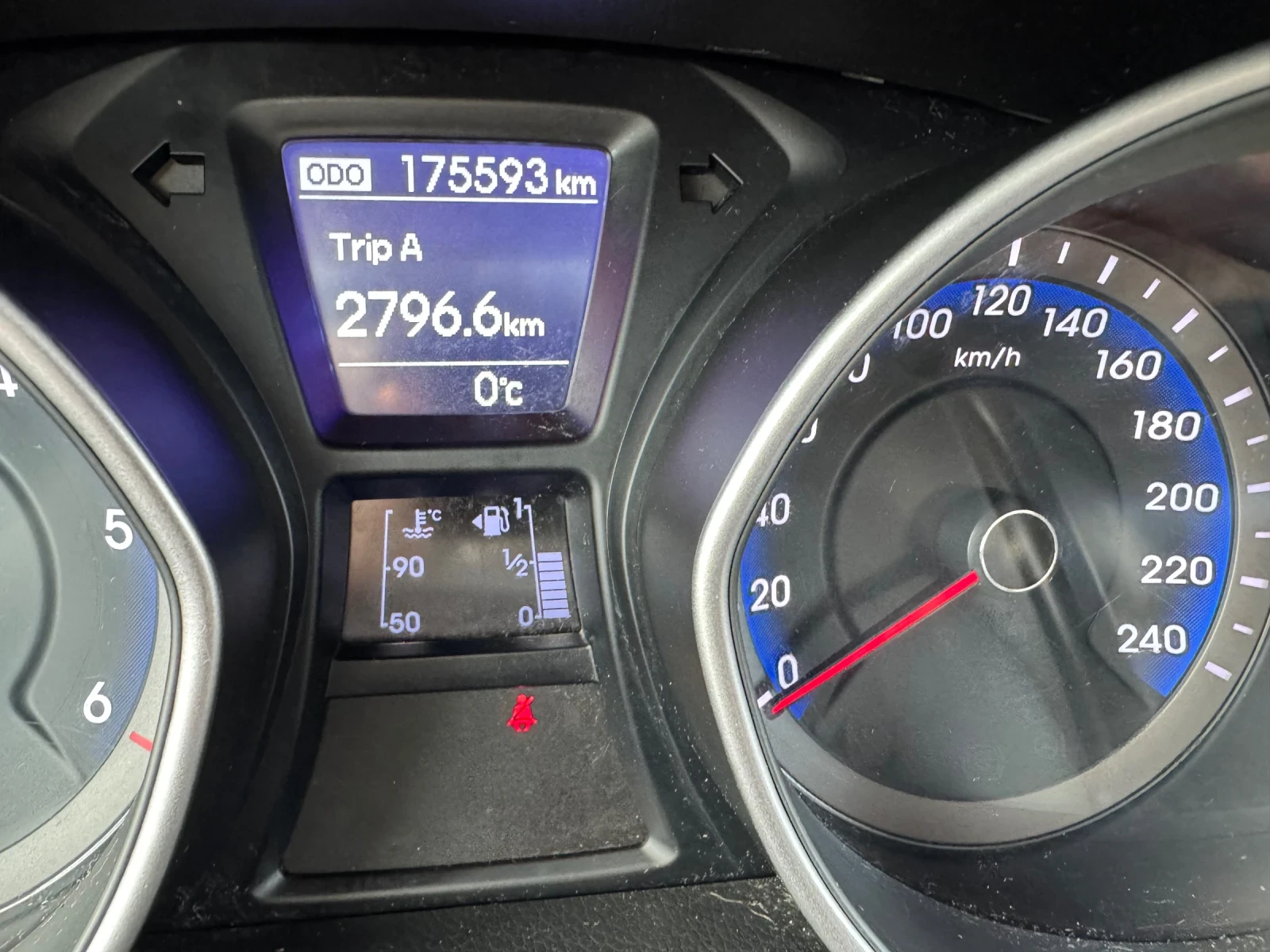 Hyundai I30 1.6CRDI-110kc - изображение 10