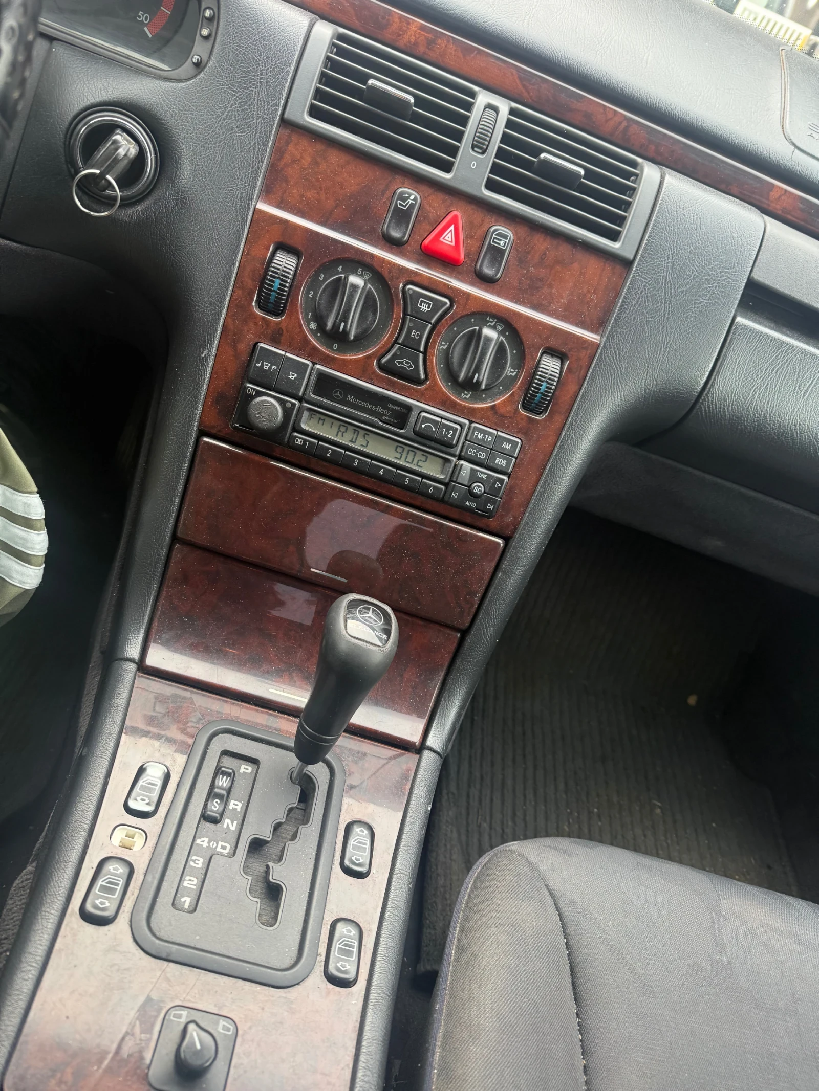 Mercedes-Benz E 290 E290 TD, снимка 9 - Автомобили и джипове - 53713057