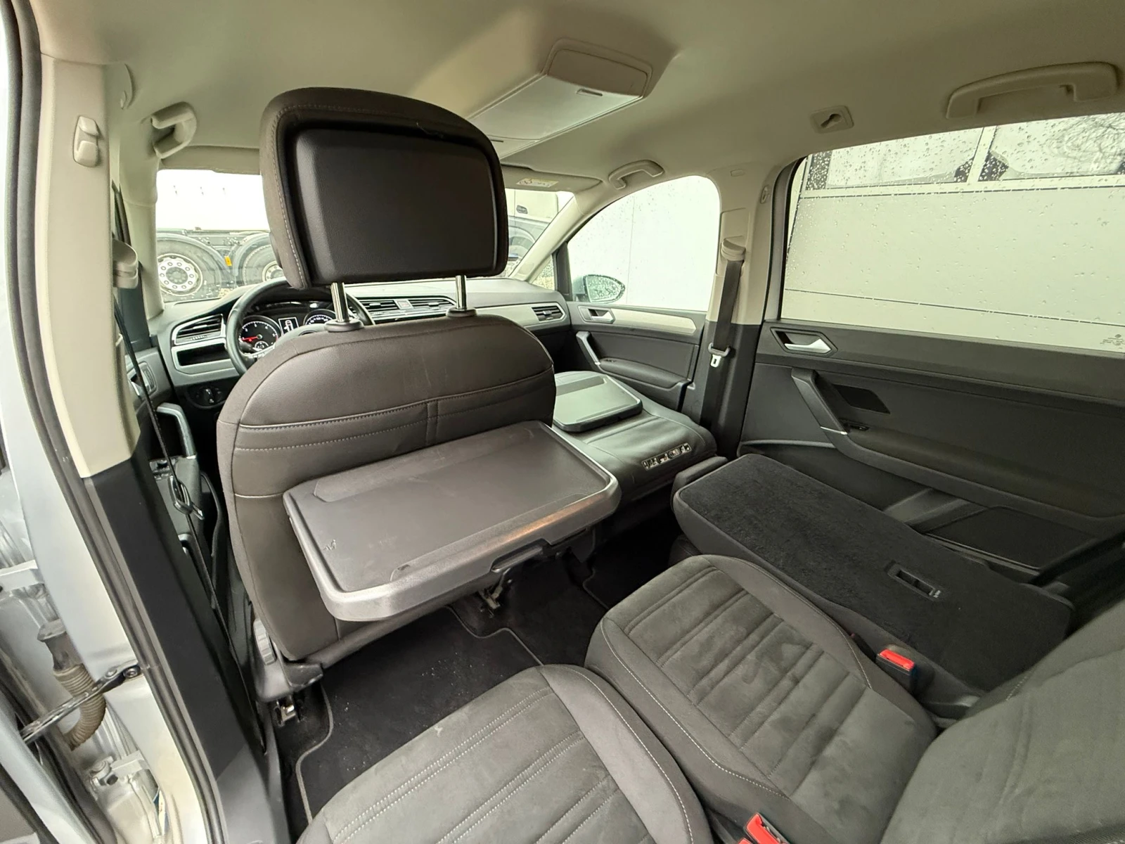 VW Touran, снимка 9 - Автомобили и джипове - 53816462