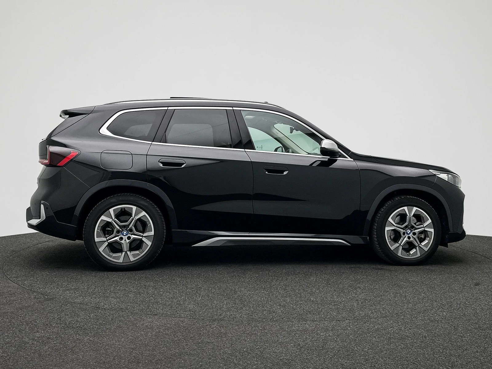 BMW iX1 xDrive 30 | Mobile.bg � ����������� 4