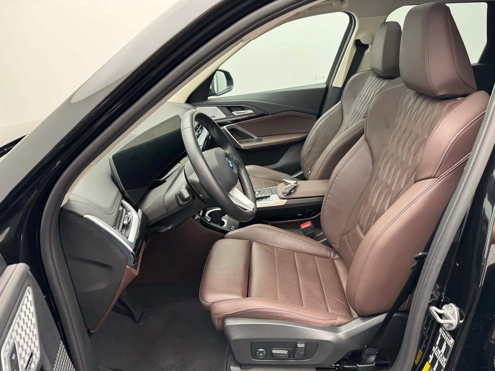 BMW iX1 xDrive 30 | Mobile.bg � ����������� 12