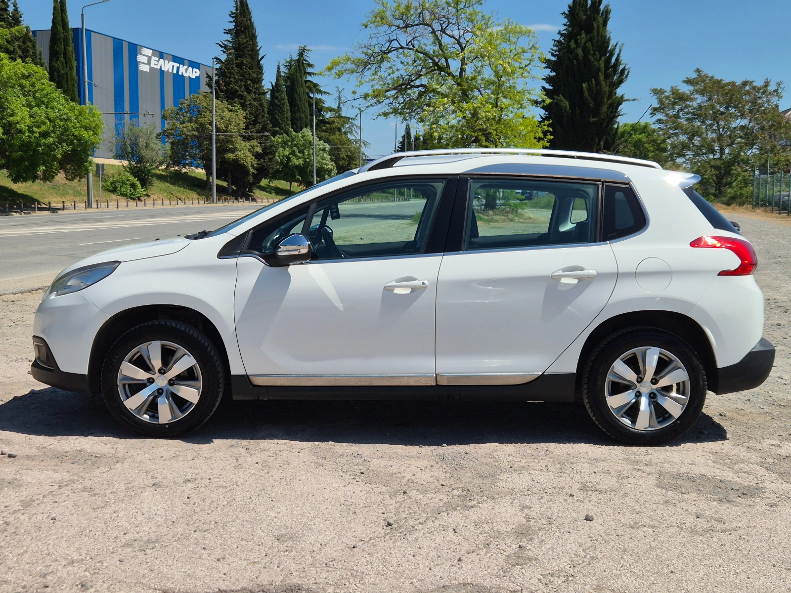 Peugeot 2008 1.2i, снимка 2 - Автомобили и джипове - 54571968