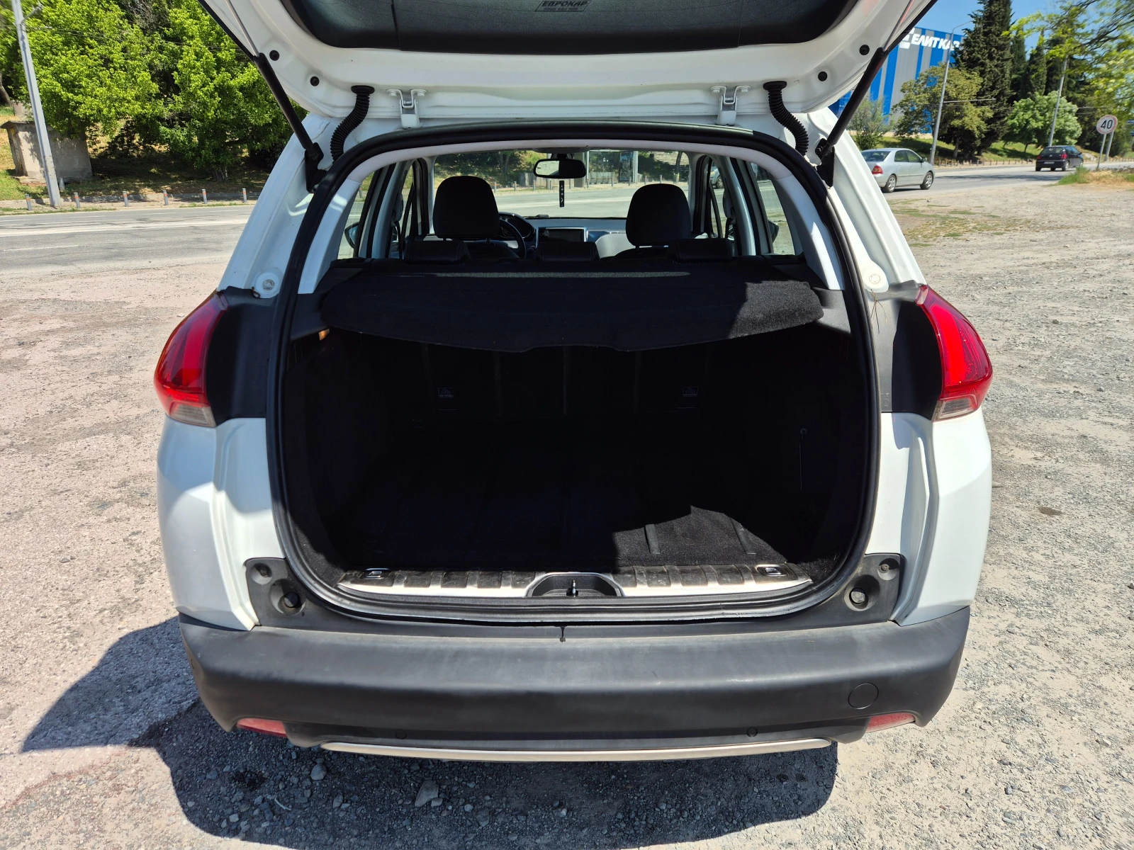 Peugeot 2008 1.2i, снимка 11 - Автомобили и джипове - 54571968