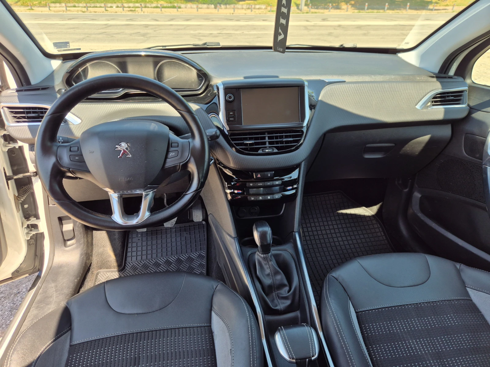 Peugeot 2008 1.2i, снимка 14 - Автомобили и джипове - 54571968